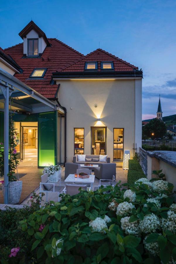Hotel Turmhof Gumpoldskirchen Exterior foto